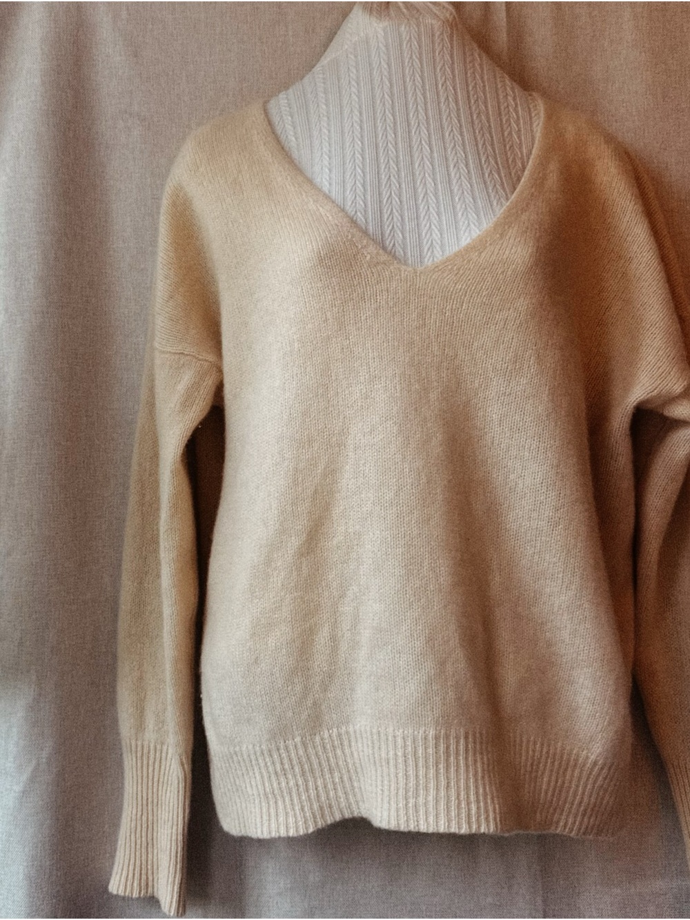 🍮 100% Cashmere • 360Cashmere • Dulce de Leche Cheesecake • Vanilla Cream V-Neck - Picture 11 of 11